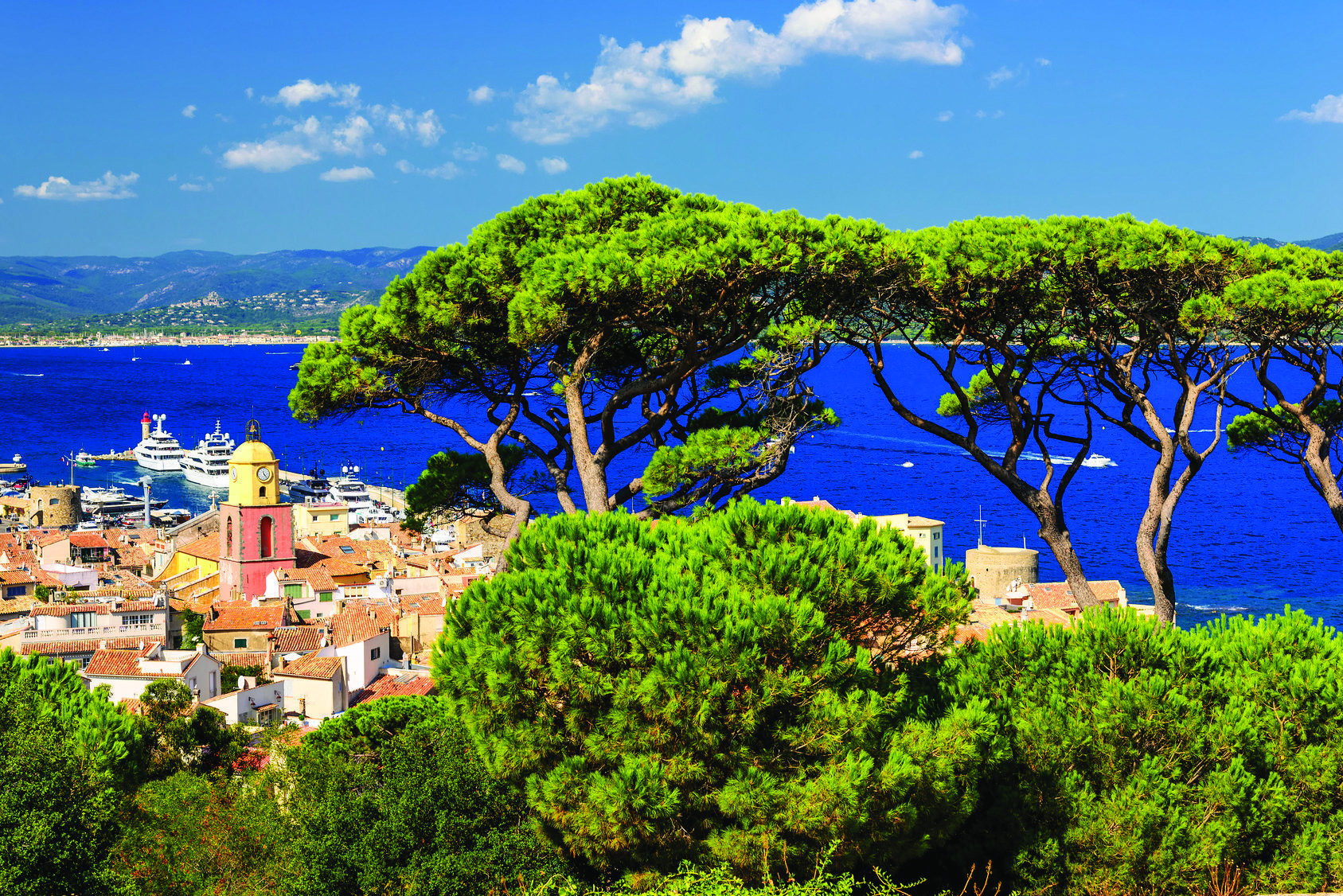 Villa + appartements dans Résidence Golfe de Saint Tropez, Grimaud, France,83310 — Grimaud