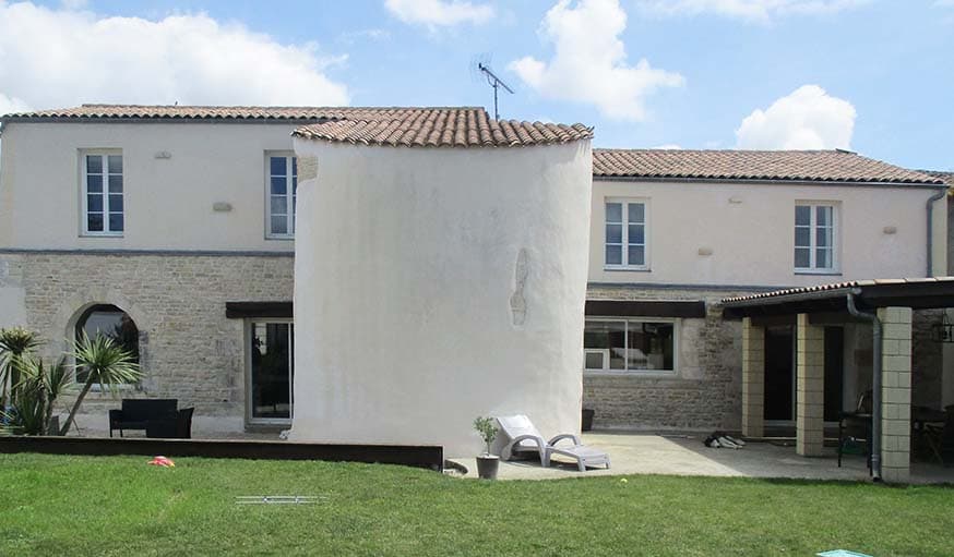 Maison historique du XVI° à Charron, proche La Rochelle – Charente Maritime 17, Charron, France,17230 — Charron
